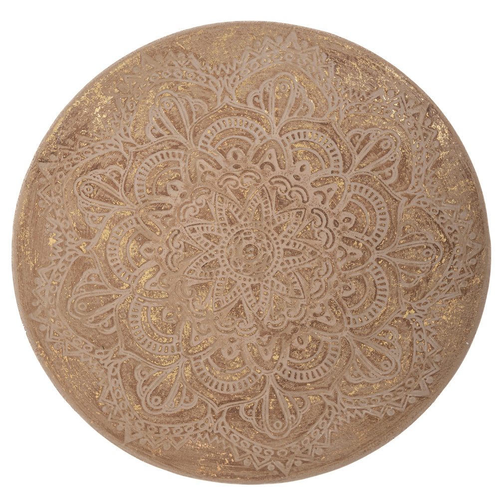 Vassoio in legno rotondo con motivo mandala inciso e finitura effetto oro anticato, diametro 30 cm | DeMatteis.it