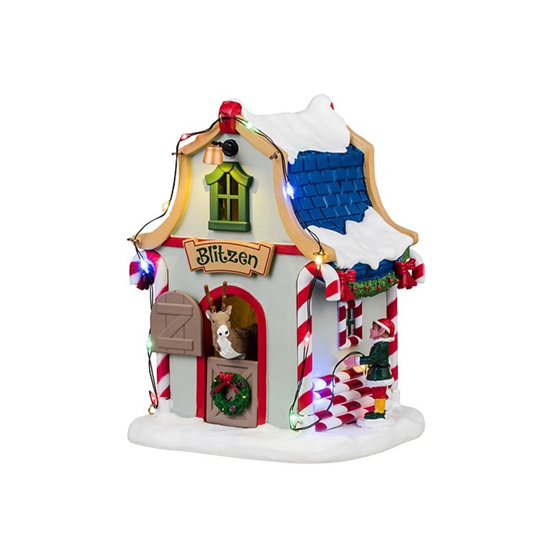 Blitzen's Den Lemax illuminato con renna bianca nella stalla, casetta rossa e verde con luci colorate per Villaggio Lemax natalizio. | Dematteis.it