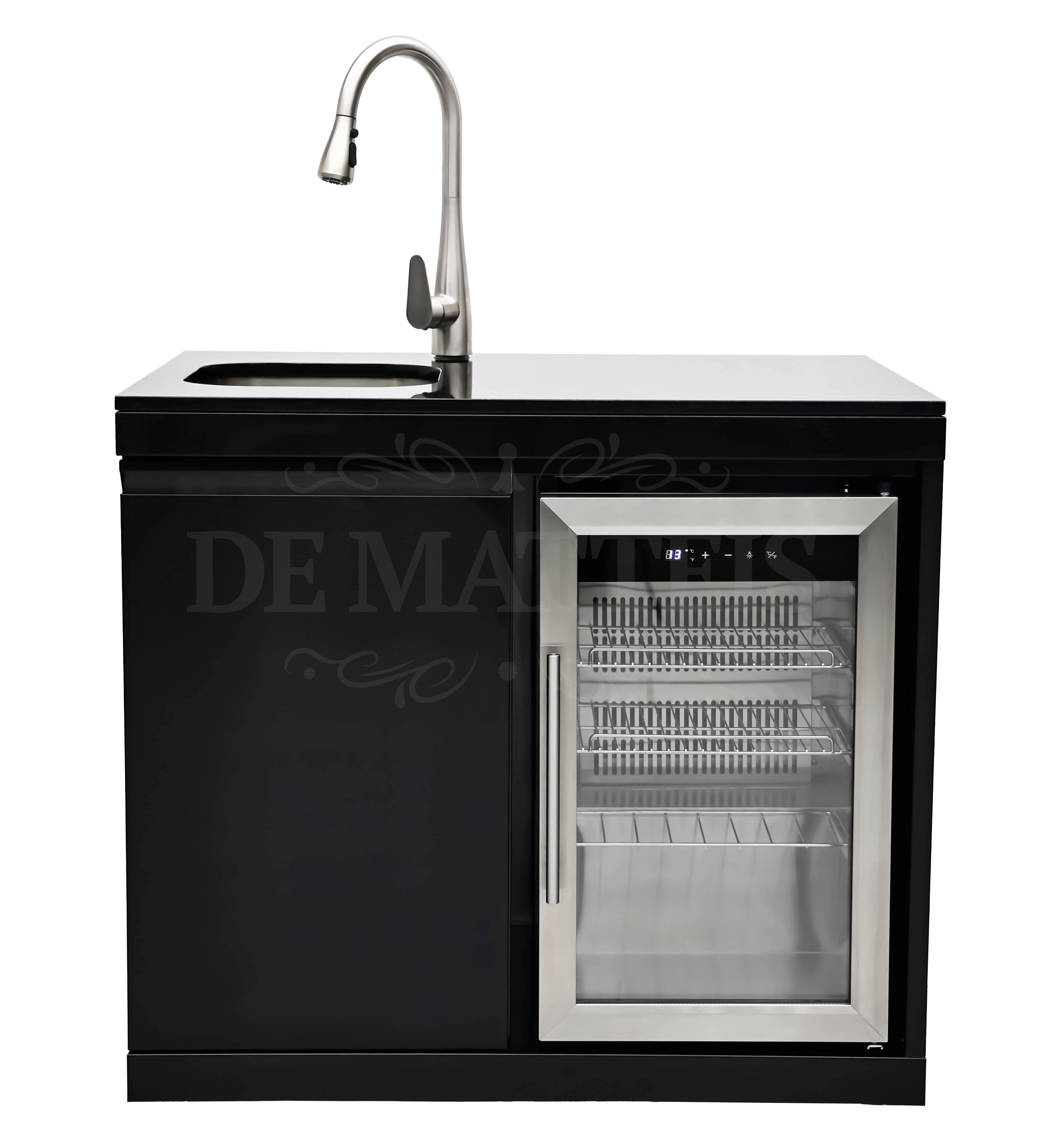 Modulo Frigo E Lavello Per Barbecue Serie Pro di DeMatteis in acciaio inox nero con elegante porta in vetro e top in marmo, perfetto complemento per la tua cucina esterna professionale | Dematteis.it