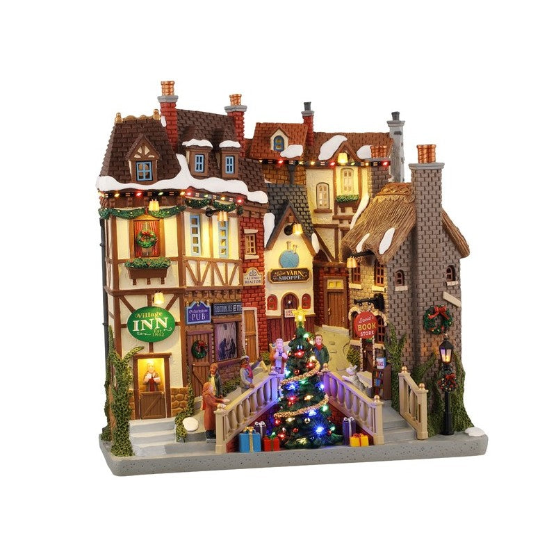 Oxfordshire Village Lemax: villaggio natalizio da collezione con case inglesi a graticcio, albero di Natale illuminato e architettura tradizionale | Dematteis.it