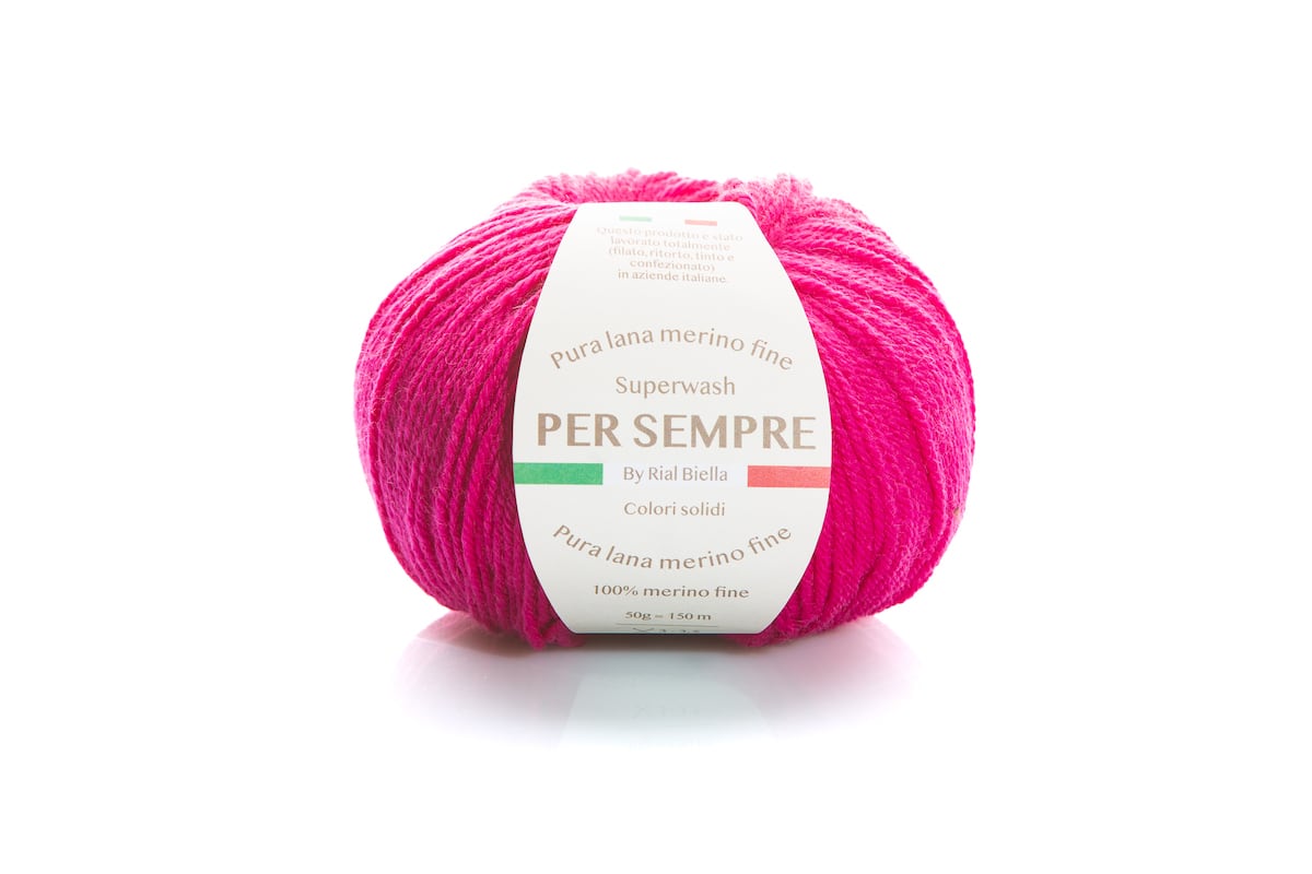 Rial, Filato Lana 100% 50 g Colore 36 gomitolo rosa fucsia brillante in pura lana merino fine con etichetta Per Sempre per lavori a maglia - DeMatteis.it
