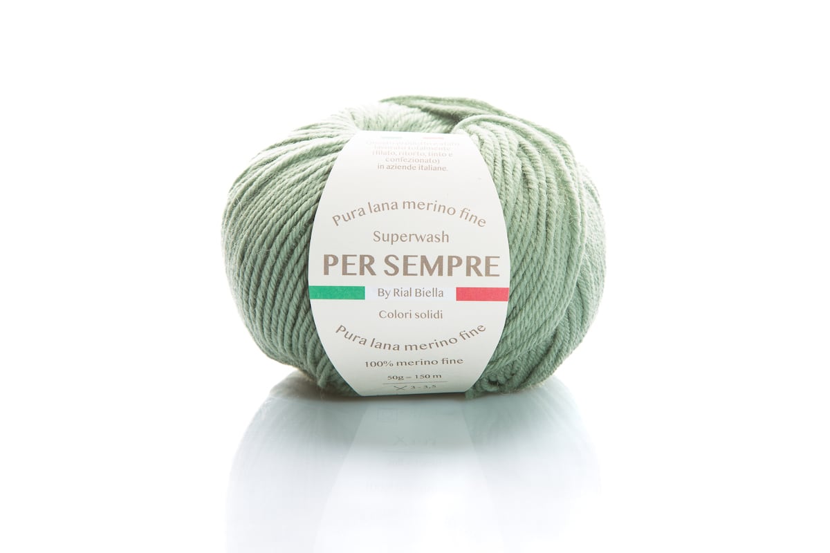 Rial, Filato Lana 100% 50 g Colore 703 matassa verde salvia in pura lana merino fine con etichetta bianca Per Sempre superwash - DeMatteis.it