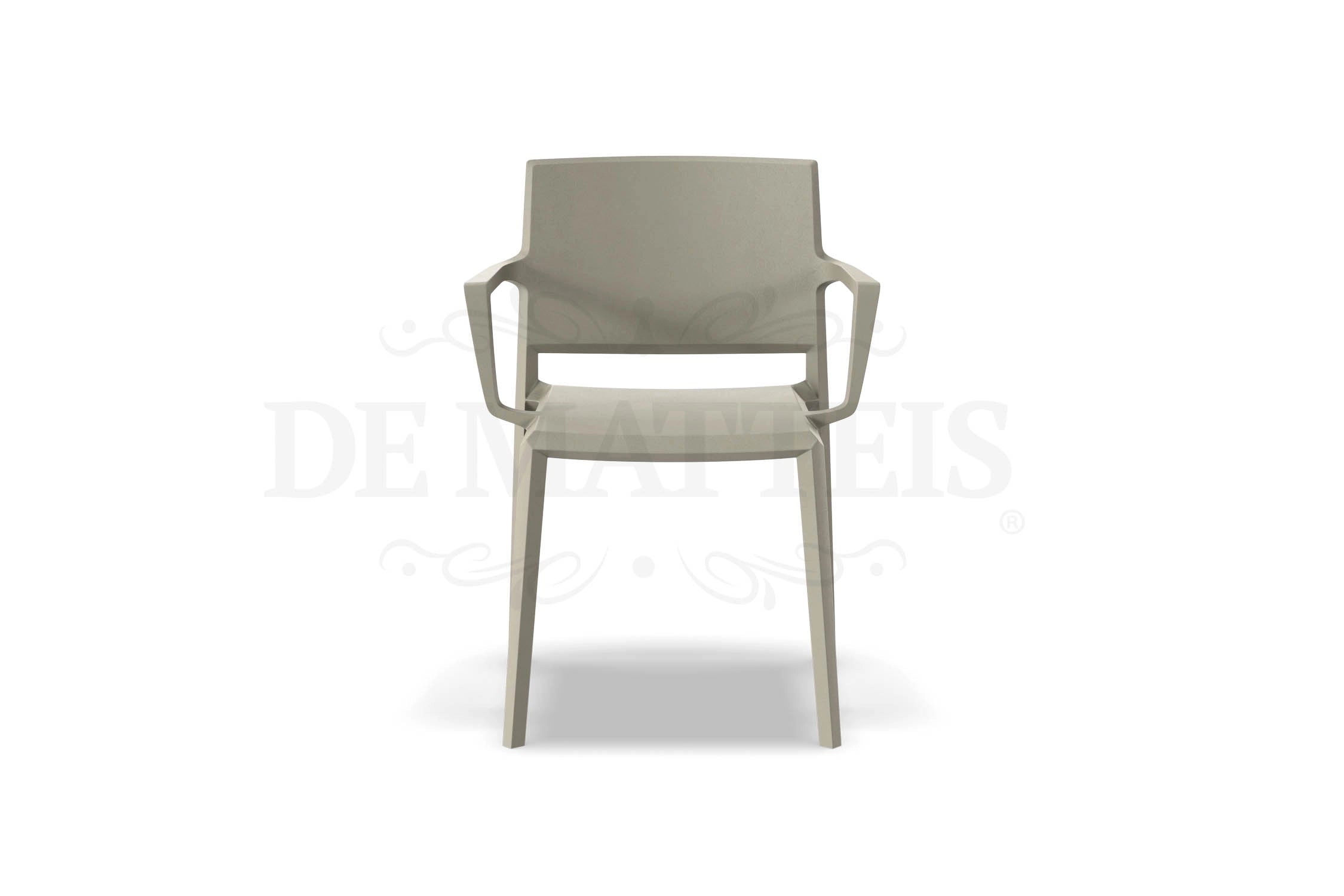 Sedia Esterno Resina Studio Con Braccioli Tortora di DeMatteis: design italiano contemporaneo, materiale resistente agli agenti atmosferici e raggi UV, impilabile per ottimizzare lo spazio esterno.