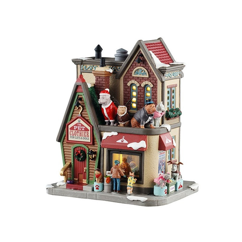 The Pet Clothier Lemax edificio a due piani del Villaggio Natale Lemax con Babbo Natale, personaggi animati e negozio per abbigliamento cani e gatti con dettagli architettonici vittoriani | Dematteis.it